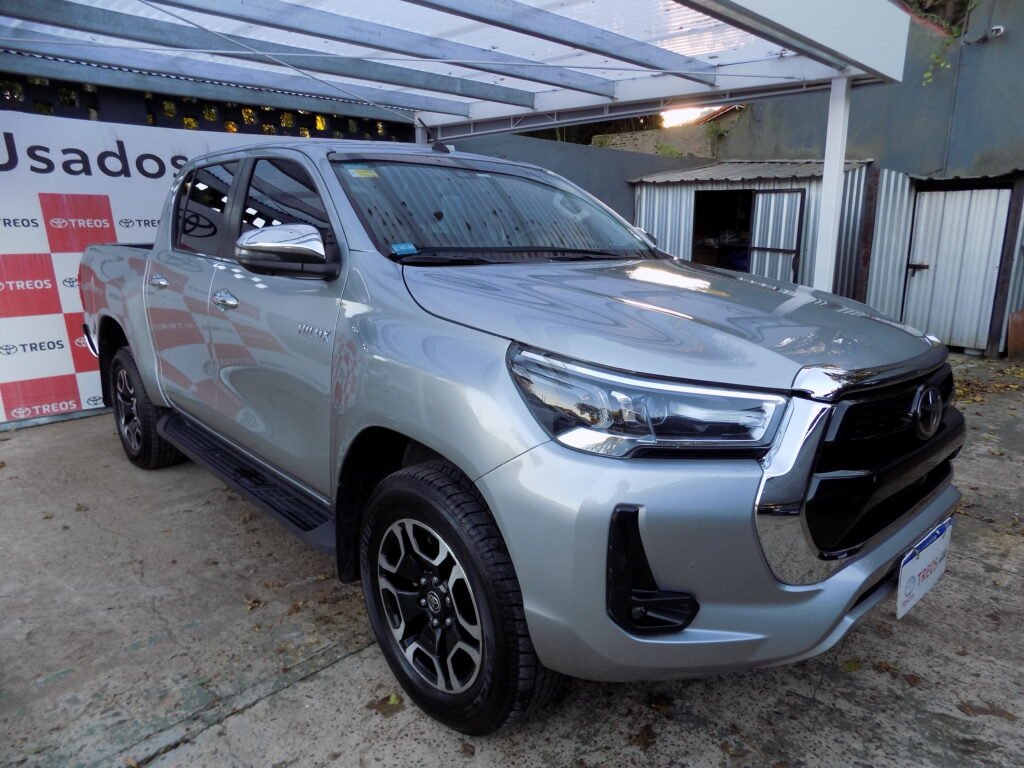 TOYOTA HILUX  2024