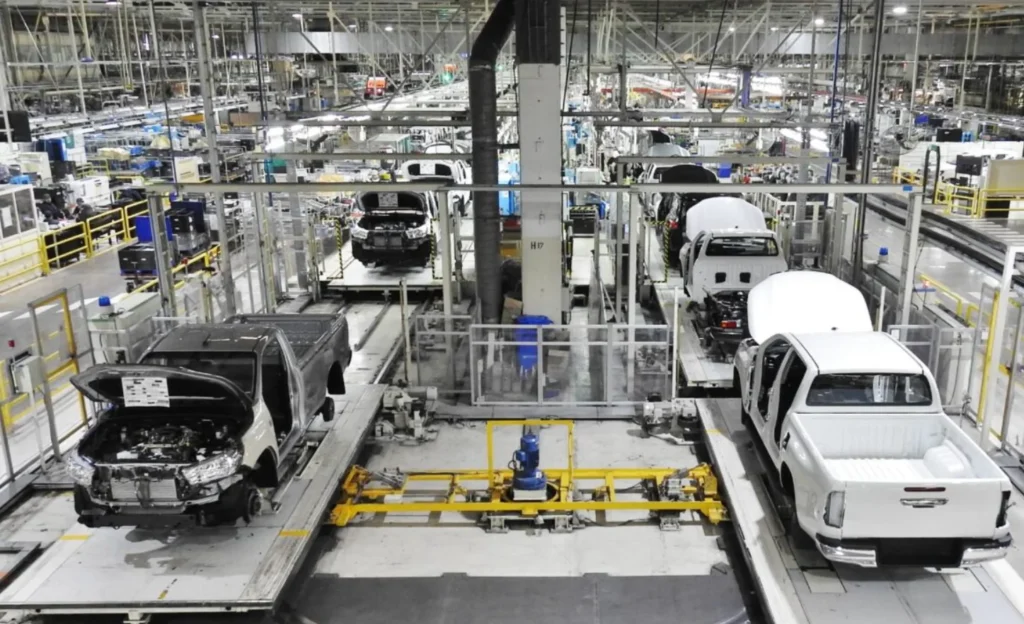 Toyota marca un hito en Argentina: inversión récord de USD 1.300 millones para fabricar un nuevo vehículo electrificado en Zárate
